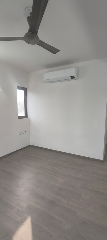 Room in 4 BHK Apartment at Birla Navya, Sector 63a – for Rent