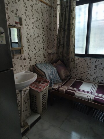 Master Bedroom in Studio Independent House at Kurla East – for Rent