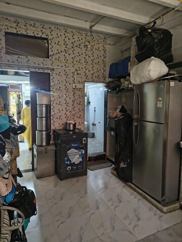 Master Bedroom in Studio Independent House at Kurla East – for Rent