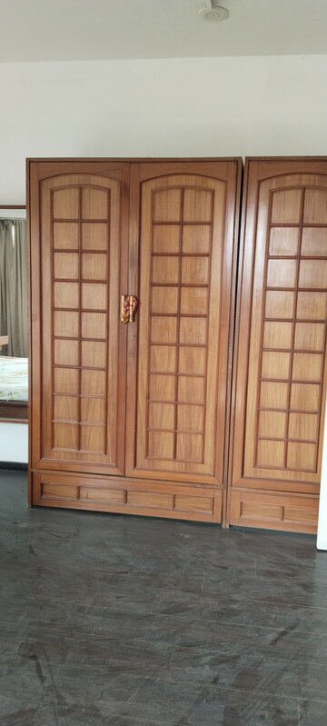 Room in 4 BHK Builder Floor at Vastrapur – for Sale