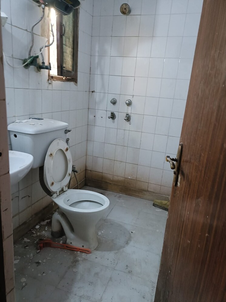 Bathroom, patparganj 2 Bedroom 952 Sq.Ft. Apartment In Patparganj Delhi 9735726