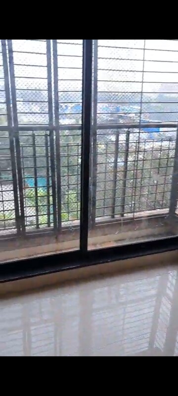 Room in 2 BHK Apartment at Kohinoor City Phase III, Kurla West – for Rent
