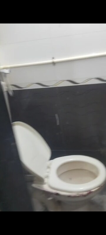 Master Bedroom in 1 BHK Apartment at Kurla West – for Rent