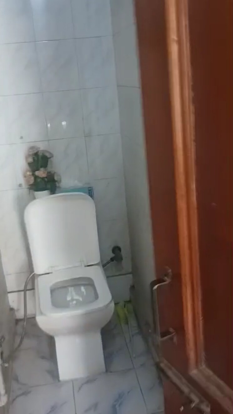 Bathroom, old rajinder nagar 3 Bedroom 830 Sq.Ft. Builder Floor In Old Rajinder Nagar Delhi 9735998