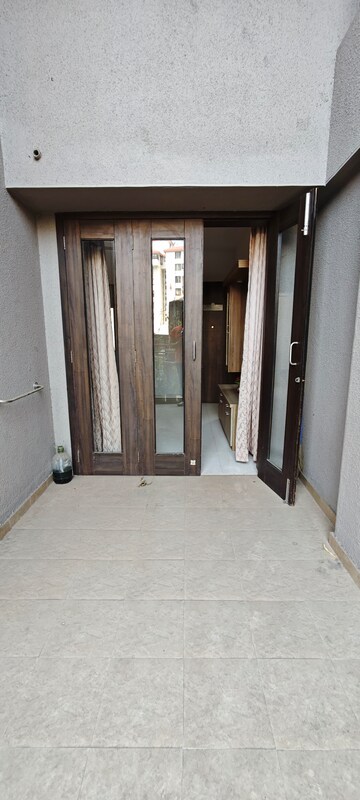 Room in 2.5 BHK Apartment at Ravetkar Sukhniwas, Senapati Bapat Road – for Sale