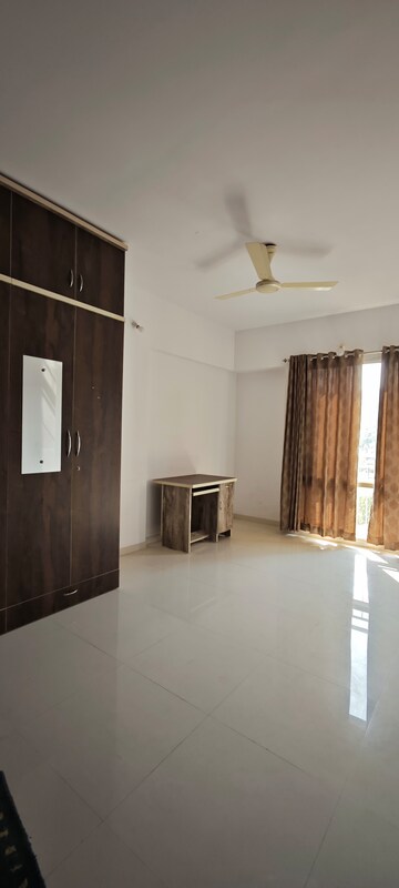 Room in 2.5 BHK Apartment at Ravetkar Sukhniwas, Senapati Bapat Road – for Sale