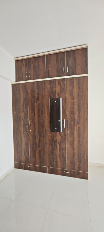 Room in 2.5 BHK Apartment at Ravetkar Sukhniwas, Senapati Bapat Road – for Sale