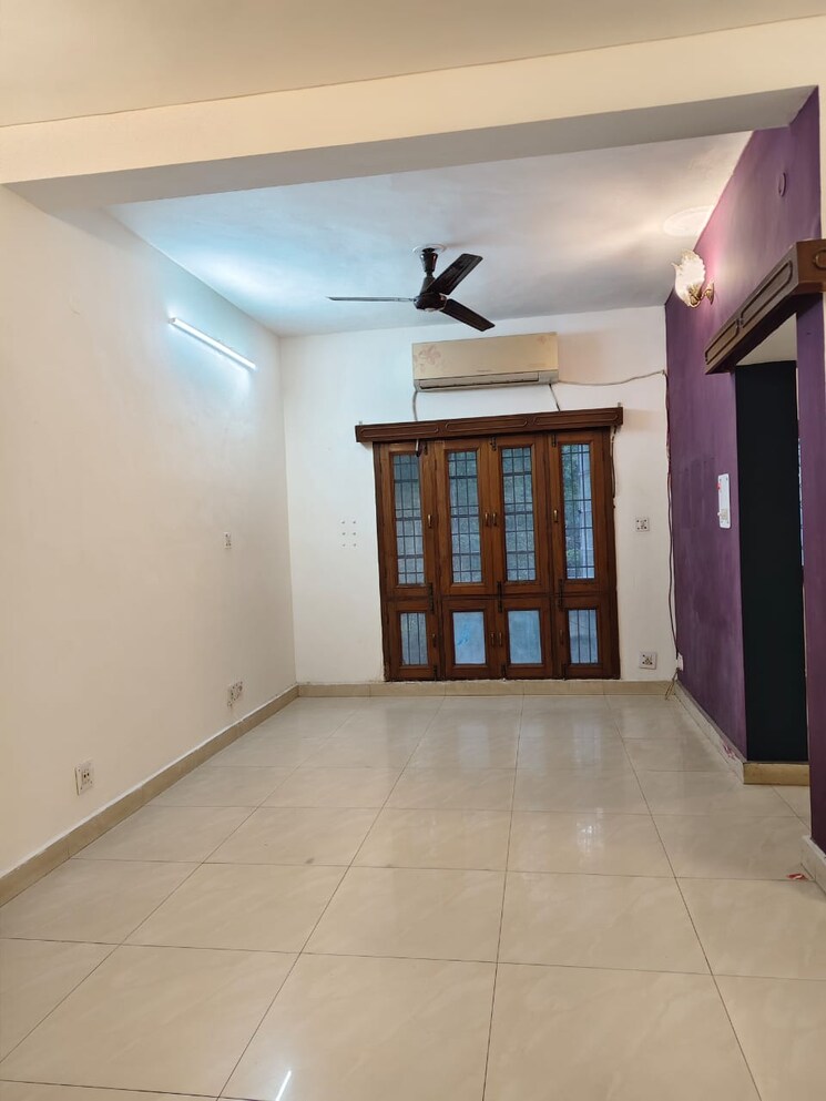 Room, vasant kunj 2.5 Bedroom 1350 Sq.Ft. Apartment In Vasant Kunj Delhi 9736131