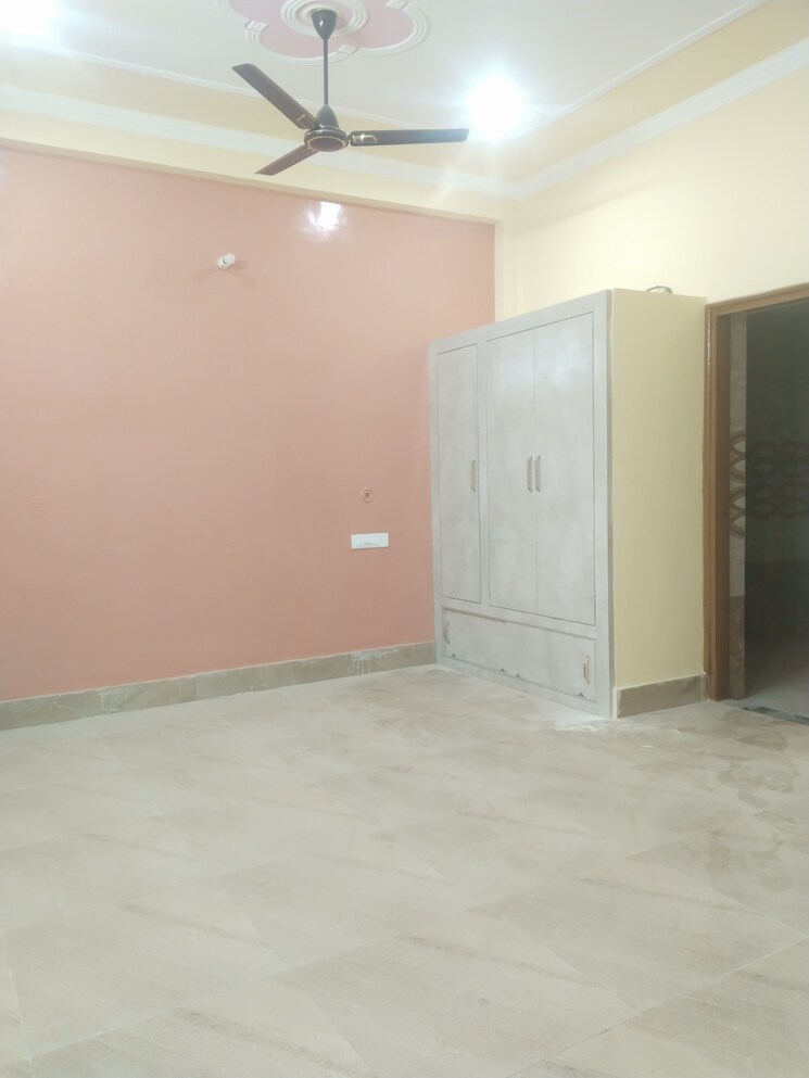 Room, gomti nagar 2 Bedroom 1500 Sq.Ft. Independent House In Gomti Nagar Lucknow 9736158