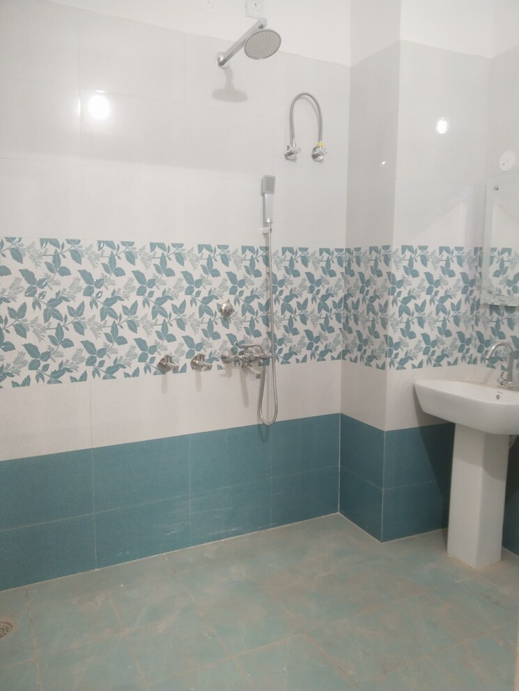 Bathroom, gomti nagar 2 Bedroom 1500 Sq.Ft. Independent House In Gomti Nagar Lucknow 9736158
