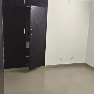 Room in 2 BHK Apartment at Supertech Ecovillage II, Sector 16b Greater Noida – for Rent