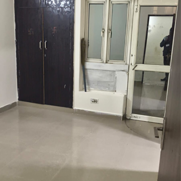 Room in 2 BHK Apartment at Supertech Ecovillage II, Sector 16b Greater Noida – for Rent