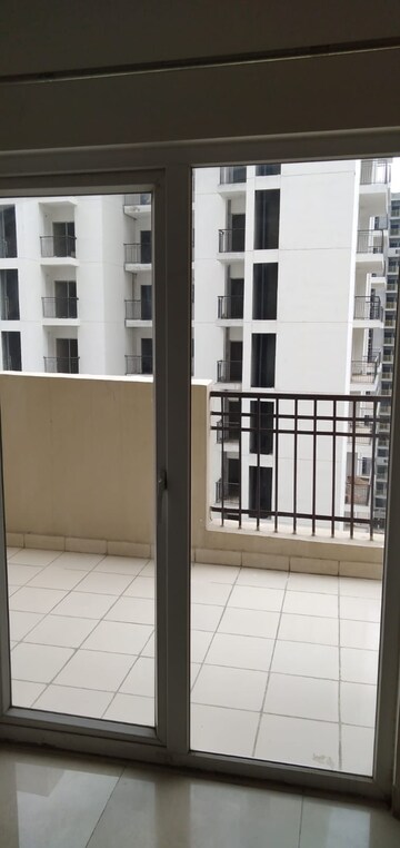 Room in 2 BHK Apartment at Ajnara Le Garden, Panchsheel Green – for Rent