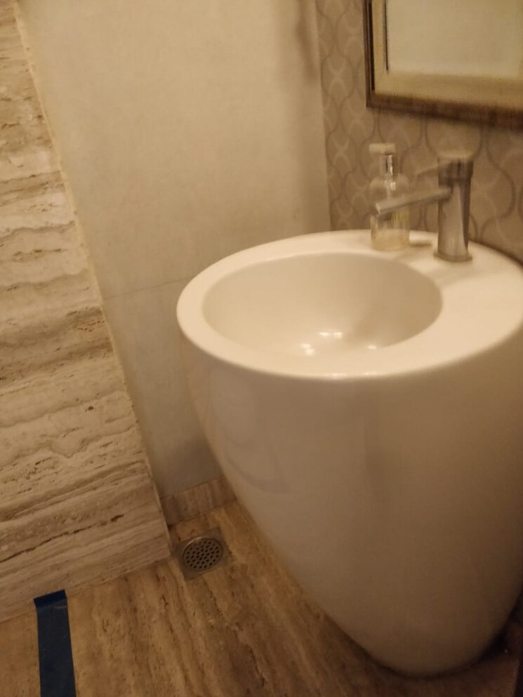 Bathroom, defence colony 4 Bedroom 3000 Sq.Ft. Apartment In Defence Colony Delhi 9736169