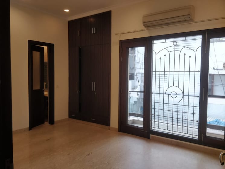Room, defence colony 4 Bedroom 3000 Sq.Ft. Apartment In Defence Colony Delhi 9736169