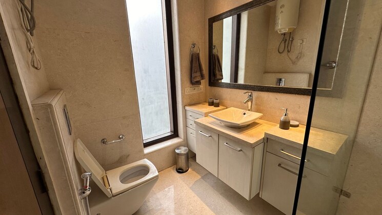 Team Area, defence colony 3.5 Bedroom 2950 Sq.Ft. Apartment In Defence Colony Delhi 9736183