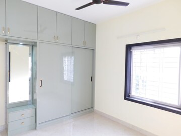 Room in 3 BHK Builder Floor at Kondapur – for Rent