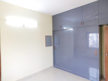 Room in 3 BHK Builder Floor at Kondapur – for Rent