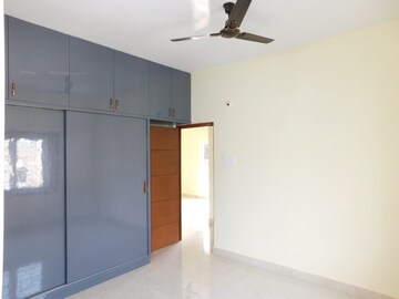 Room in 3 BHK Builder Floor at Kondapur – for Rent