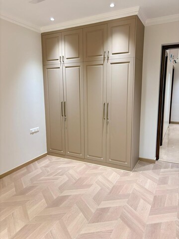 Room in 4 BHK Apartment at Vasant Kunj – for Rent