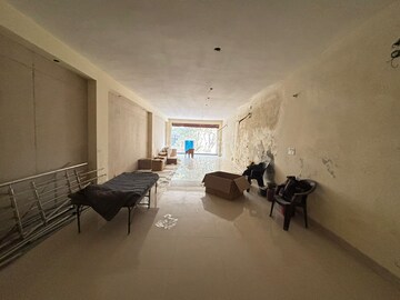 Team Area in  Showroom at JakhaN-Rajpur Road – for Rent