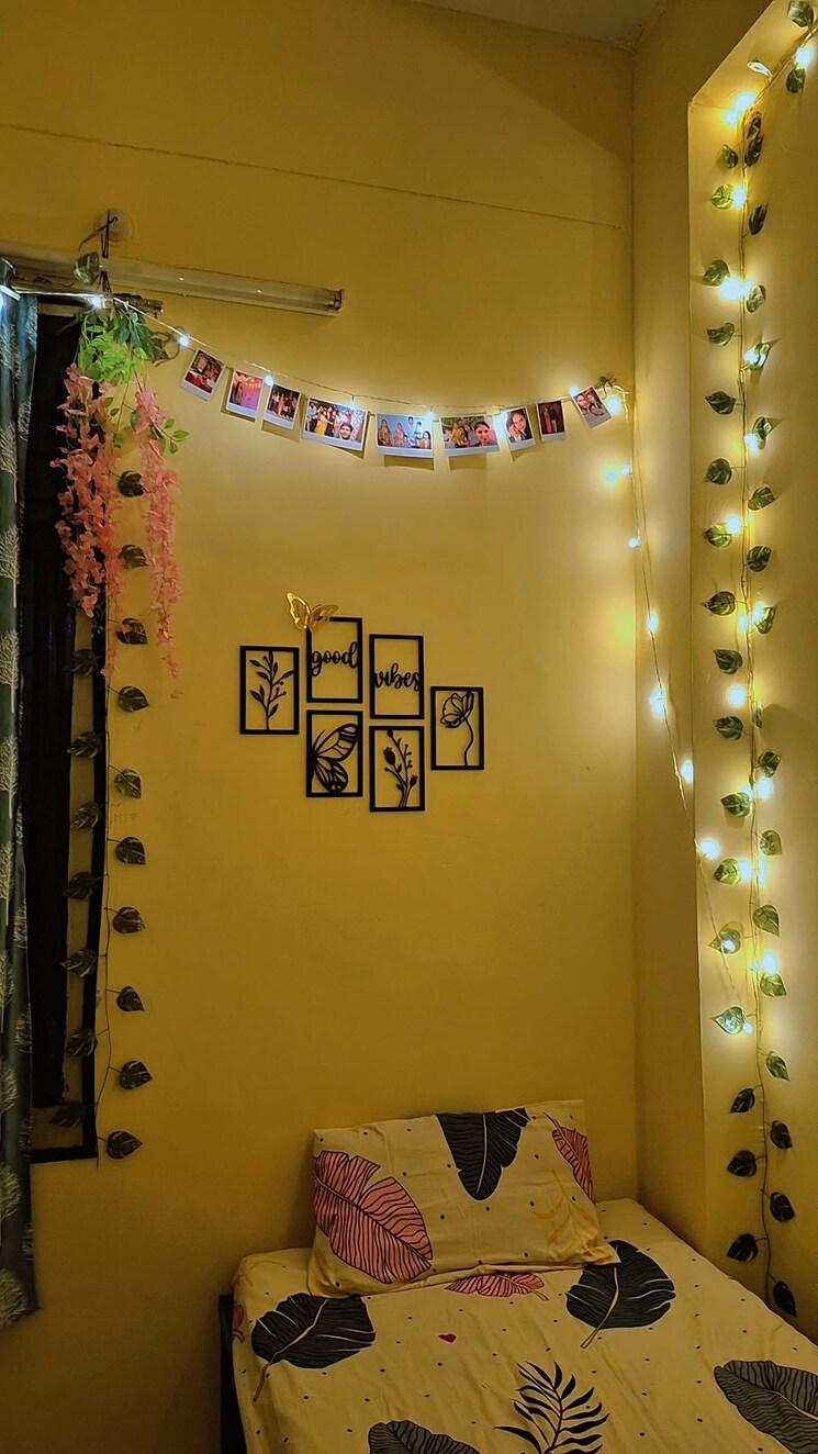 Room, viram khand Pg For Girls In Viram Khand 9736300