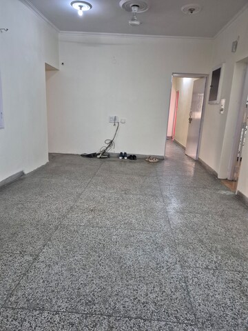 Furnished Amenities in 2.5 BHK Apartment at Mayur Vihar – for Sale