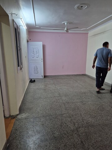 Furnished Amenities in 2.5 BHK Apartment at Mayur Vihar – for Sale