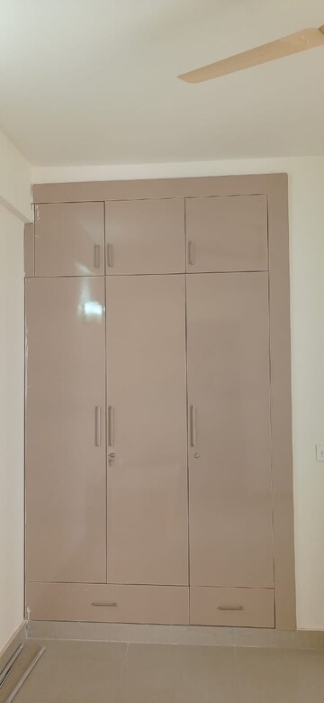 Furnished Amenities in 3 BHK Builder Floor at Sushant Lok 3, Sector 57 – for Rent