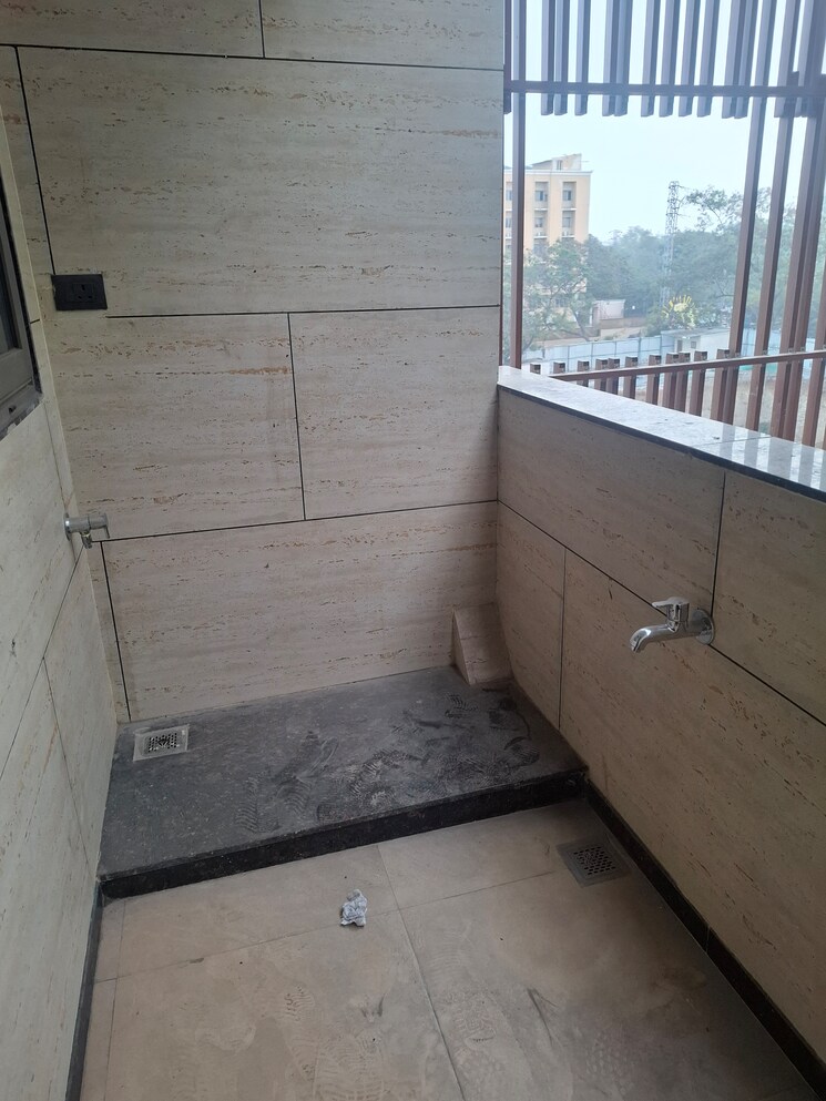 Bathroom, banjara hills 3 Bedroom 2300 Sq.Ft. Apartment In Banjara Hills Hyderabad 9736423