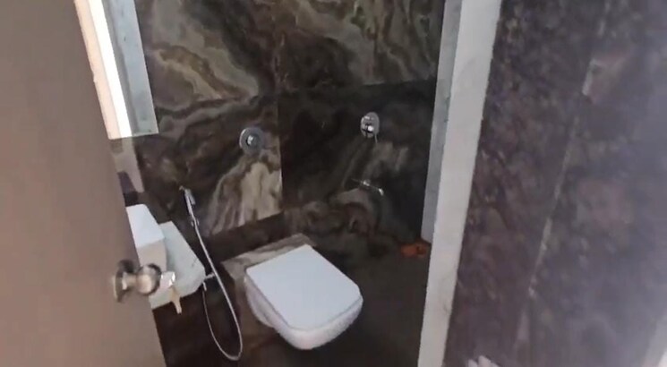 Bathroom, hatdia-ison-height 2 Bedroom 900 Sq.Ft. Apartment In Lower Parel Mumbai 9736425