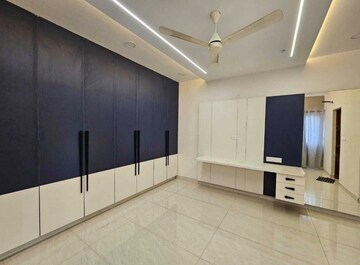 Room in 3 BHK Apartment at Prestige Beverly Hills, Kokapet – for Sale