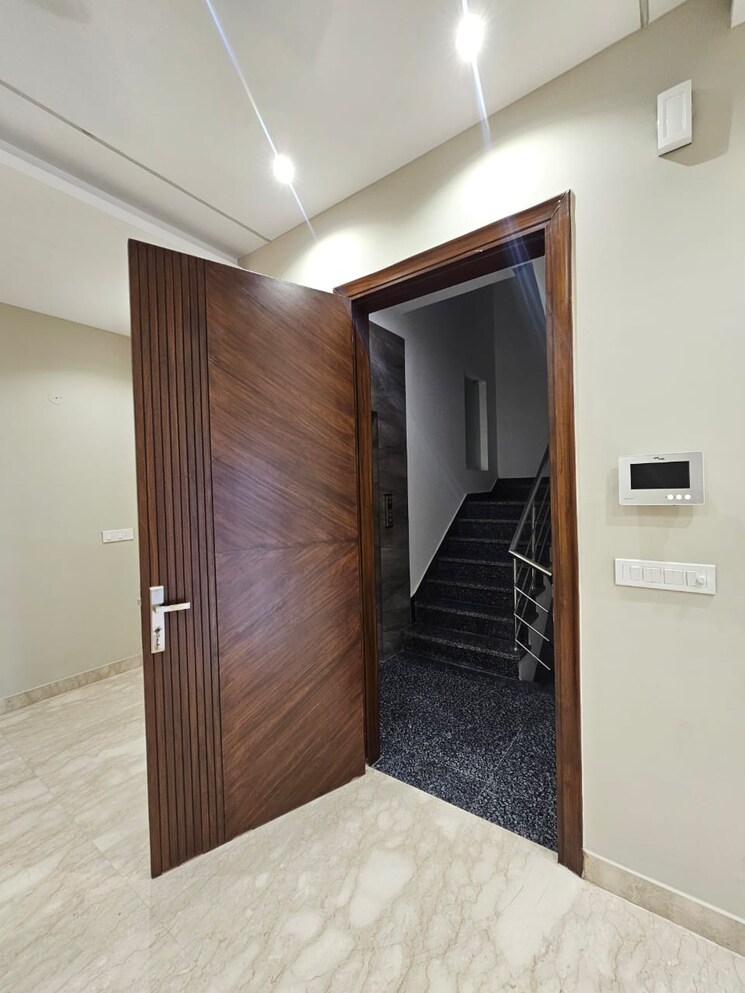 Room, malibu town 3.5 Bedroom 2165 Sq.Ft. Builder Floor In Malibu Town Gurgaon 9736437