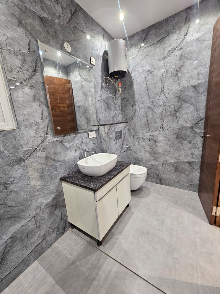 Bathroom, malibu town 3.5 Bedroom 2165 Sq.Ft. Builder Floor In Malibu Town Gurgaon 9736437