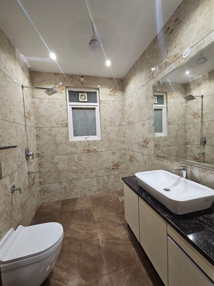 Bathroom, malibu town 3.5 Bedroom 2165 Sq.Ft. Builder Floor In Malibu Town Gurgaon 9736437