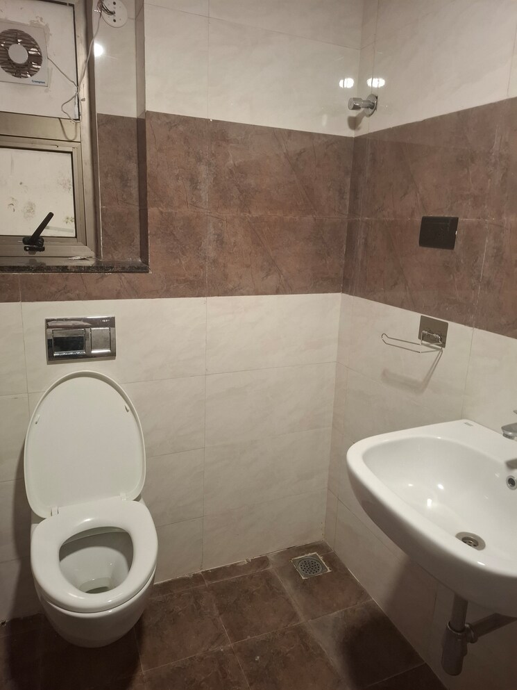 Bathroom, banjara hills 3 Bedroom 2500 Sq.Ft. Apartment In Banjara Hills Hyderabad 9736455
