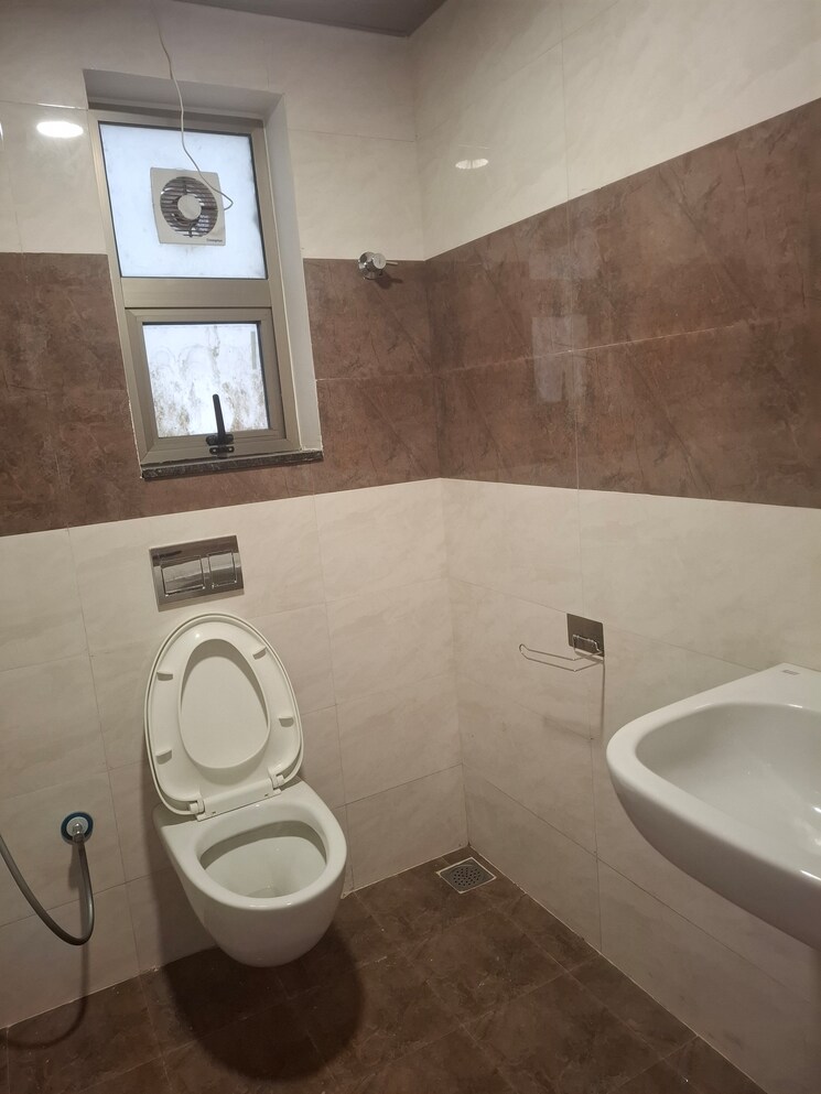 Bathroom, banjara hills 3 Bedroom 2500 Sq.Ft. Apartment In Banjara Hills Hyderabad 9736455