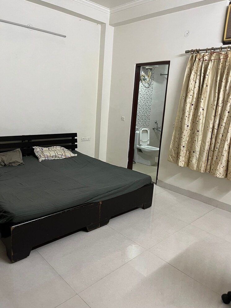Bedroom, dlf-star-mall 2 Bedroom 1200 Sq.Ft. Builder Floor In Sector 30 Gurgaon 9736464