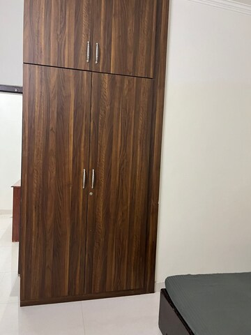 Furnished Amenities in 2 BHK Builder Floor at DLF Star Mall, Sector 30 – for Rent