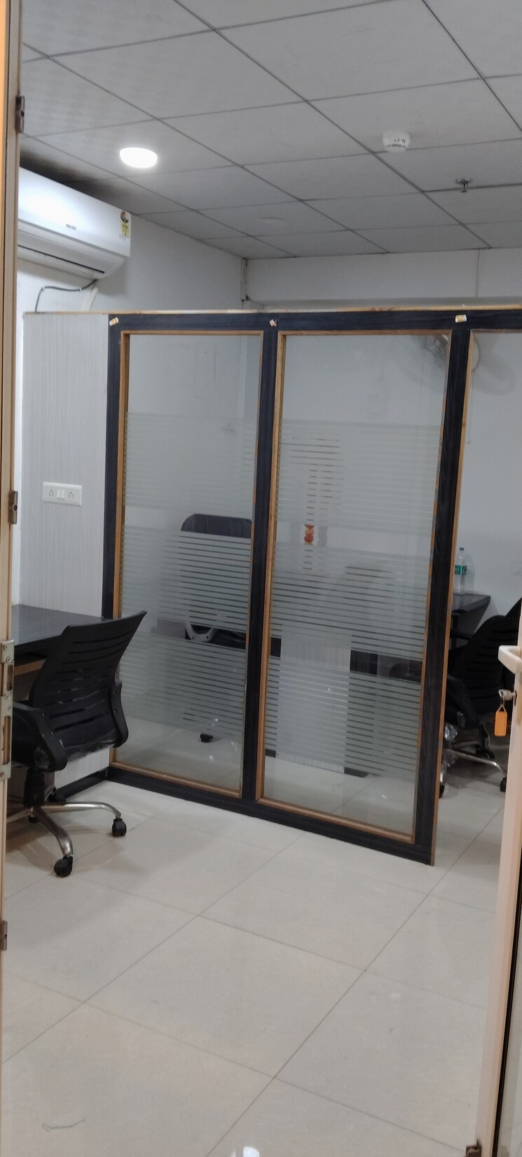 Team Area, gaur-city-mall Commercial Office Space 400 Sq.Ft. In Sector 4 Greater Noida Greater Noida 9736500