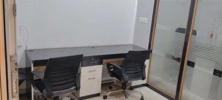 Team Area, gaur-city-mall Commercial Office Space 400 Sq.Ft. In Sector 4 Greater Noida Greater Noida 9736500
