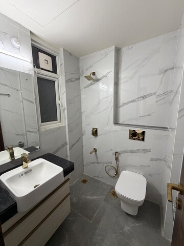 Master Bedroom in 3 BHK Builder Floor at Satyam Plaza, Sector 15 – for Rent