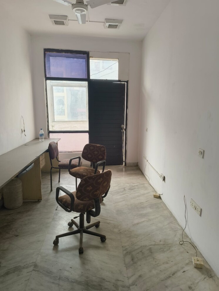 Team Area, kalkaji Commercial Office Space 1800 Sq.Ft. In Kalkaji Delhi 9736511