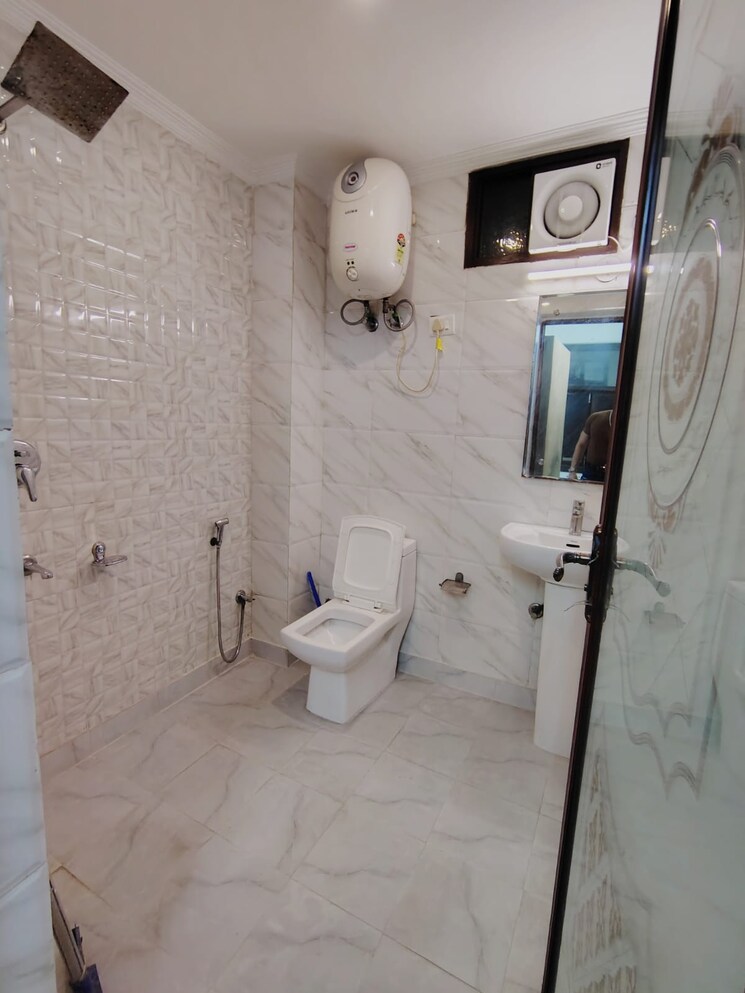 Bathroom, malviya nagar 1 Bedroom 550 Sq.Ft. Builder Floor In Malviya Nagar Delhi 9736536