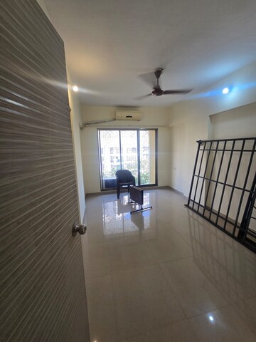 Room in 2 BHK Apartment at Best Complex Andheri West, Andheri West – for Rent
