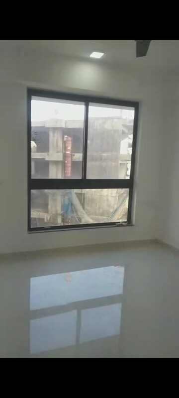 Room in 2 BHK Apartment at Goregaon West View CHS, Goregaon West – for Rent