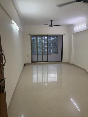 Room in 2 BHK Apartment at Goyal Green Woods, Andheri East – for Sale
