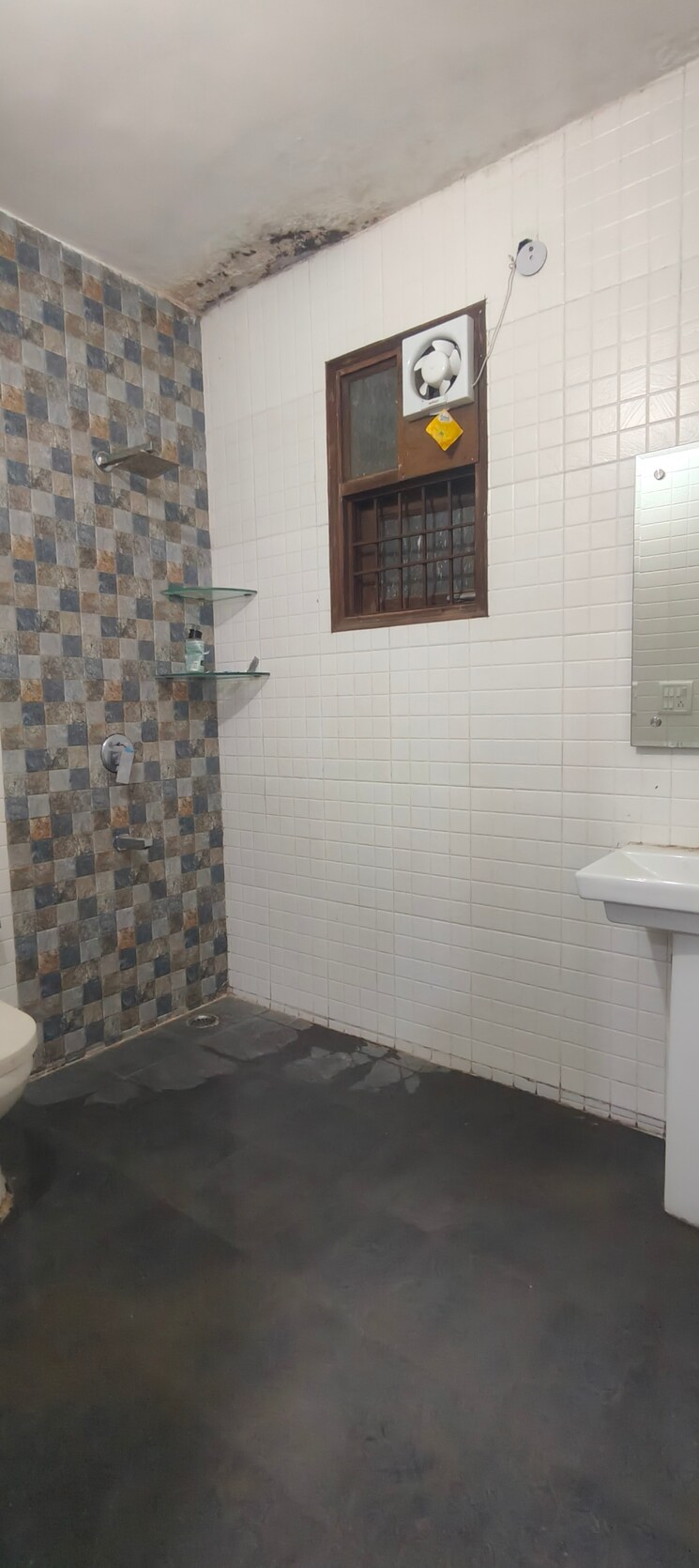 Bathroom, chattarpur 3 Bedroom 2200 Sq.Ft. Builder Floor In Chattarpur Delhi 9736627