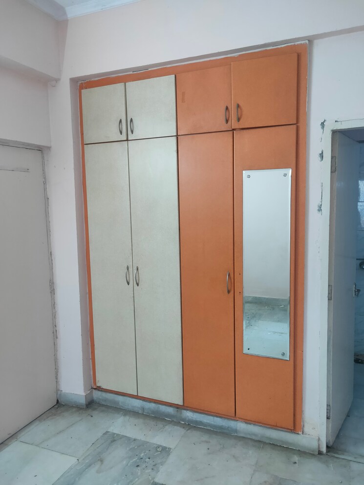 Room, windsor-and-nova-society 2 Bedroom 1000 Sq.Ft. Apartment In Ahinsa Khand 2 Ghaziabad 9736630