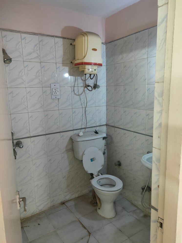 Bathroom, windsor-and-nova-society 2 Bedroom 1000 Sq.Ft. Apartment In Ahinsa Khand 2 Ghaziabad 9736630